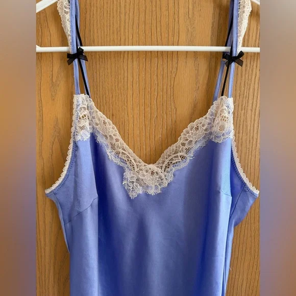 VICTORIA’S SECRET Periwinkle Y2K Lace Trim Slip Babydoll Side Slit Nightgown M - Picture 3 of 11